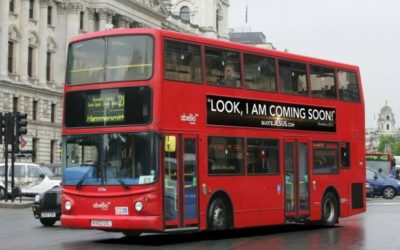 Cristãos usam ônibus, em Londres, para evangelismo no período da Páscoa